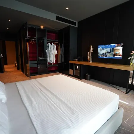 The View Boutique Wlora