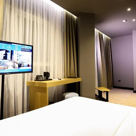 The View Boutique Wlora