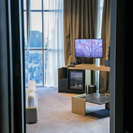 The View Boutique Wlora